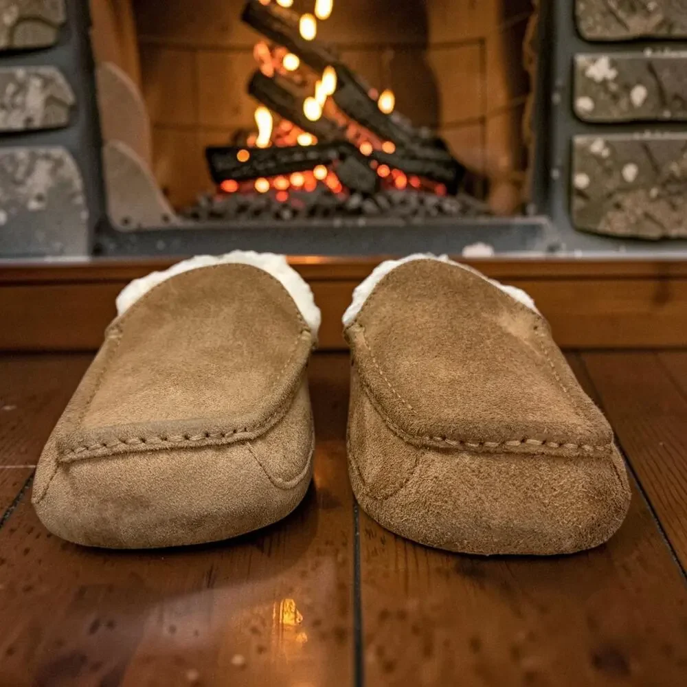 UGG Ascot Men 9 Chestnut Suede Shearling Moccasin Slippers Loafers 1101110 Cozy